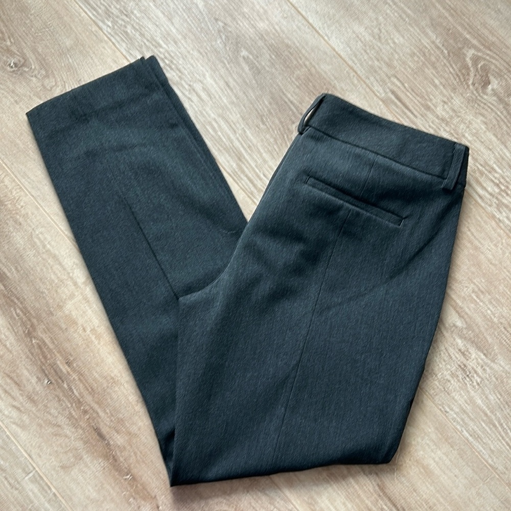Dark gray Express columnist pants.  Size 4r.  In great condition
